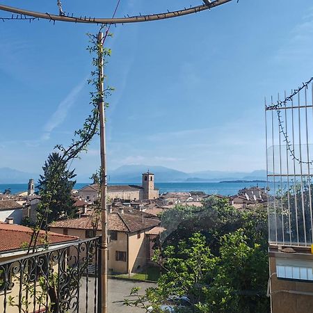 The Queen Tower Desenzano del Garda Esterno foto